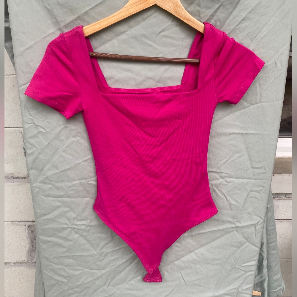 Babaton Size XS Original Contour Bodysuit NWOT Hot Pink